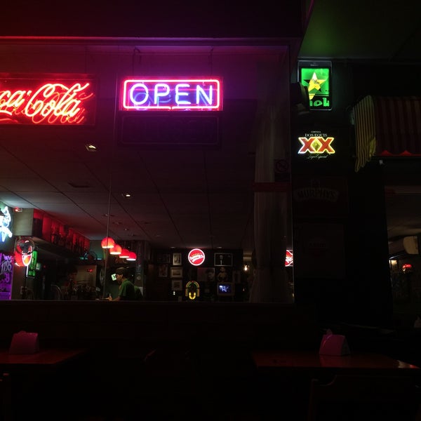 11/6/2015にDenes C.がBarney&#39;s Burgerで撮った写真