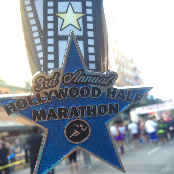 Снимок сделан в Hollywood Half Marathon &amp; 5k / 10k пользователем Laarnee 4/5/2014