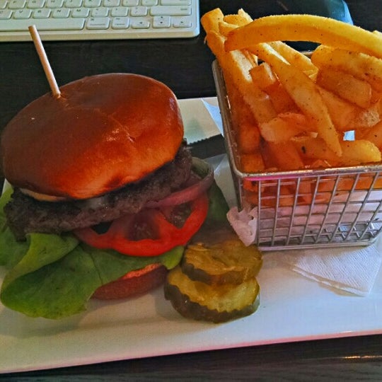 11/7/2015에 Chris M.님이 Burgerhaus에서 찍은 사진