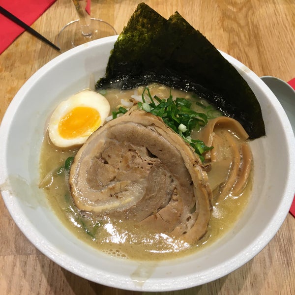 The chashu (meat) is very tasty and tender. A bit pricy though, the price of € 16 at least warrants more than half a nitamago (egg). Full review @ www.captaincritic.be/2020/03/zuru-zuru-ramen.html