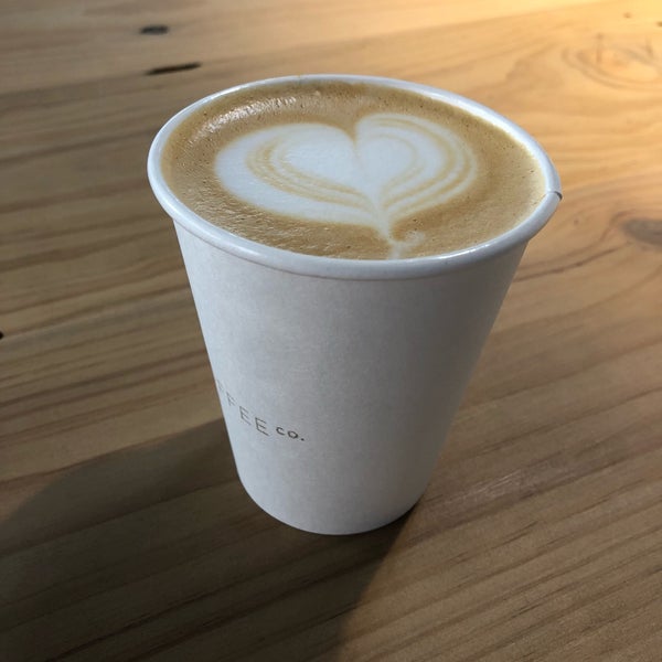 9/15/2018 tarihinde Luke B.ziyaretçi tarafından SKYE Coffee Co.'de çekilen fotoğraf