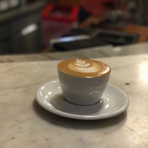 Das Foto wurde bei Public Espresso + Coffee von Luke B. am 6/30/2018 aufgenommen