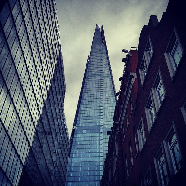 Foto diambil di London Bridge Hotel oleh Oli N. pada 11/1/2013