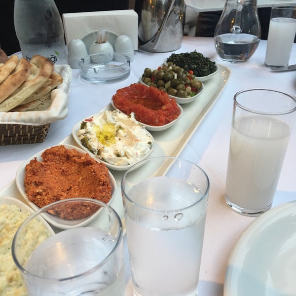 Das Foto wurde bei Antakya Restaurant von Umit B. am 7/29/2016 aufgenommen