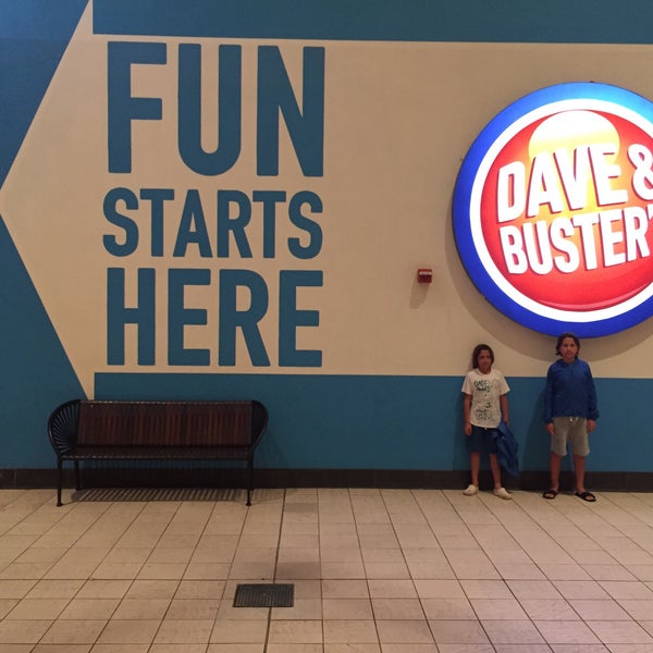 Photo taken at Dave &amp; Buster&#39;s by Emrah Y. on 8/27/2015