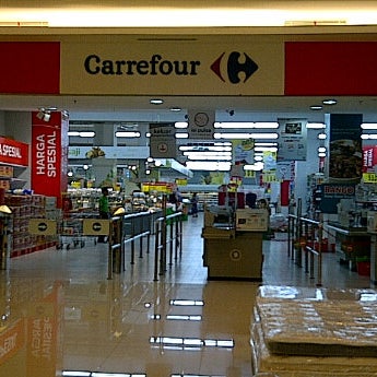 Photo taken at Carrefour by Rissna Y. on 12/5/2012