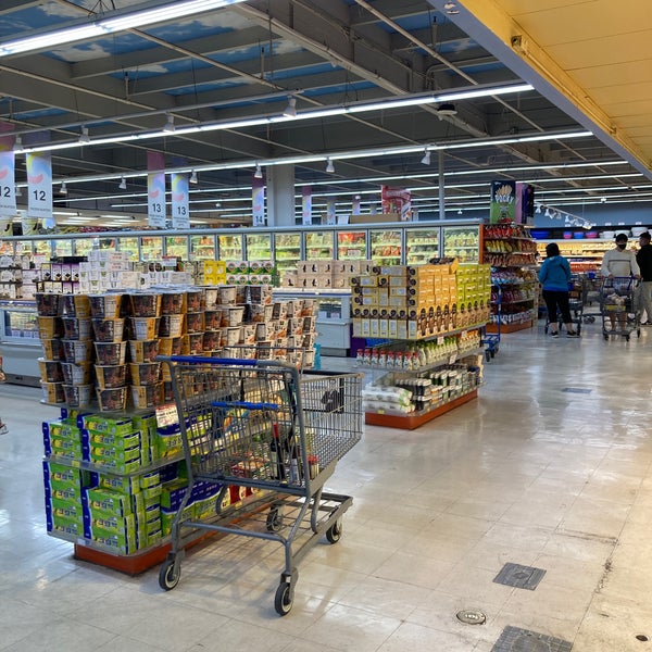Снимок сделан в Hankook Supermarket пользователем J S. 10/22/2022