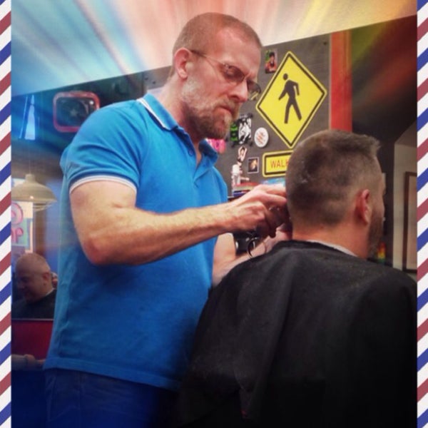 Foto tirada no(a) Joe&#39;s Barbershop por Jose C. em 12/19/2014