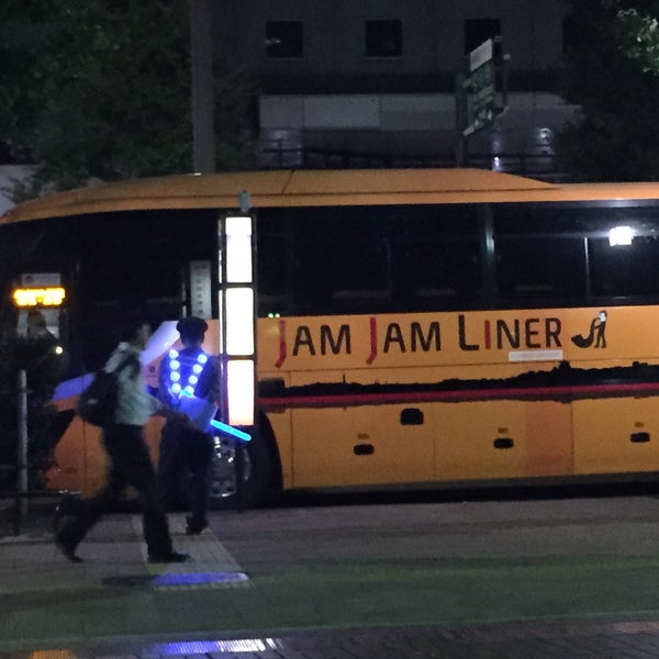 Fotos En 新宿駅西口 工学院大学前 高速バス Parada De Autobuses En 新宿区