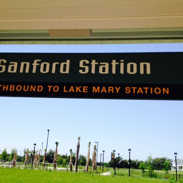 Foto diambil di SunRail Station Sanford oleh Chris G. pada 5/21/2014
