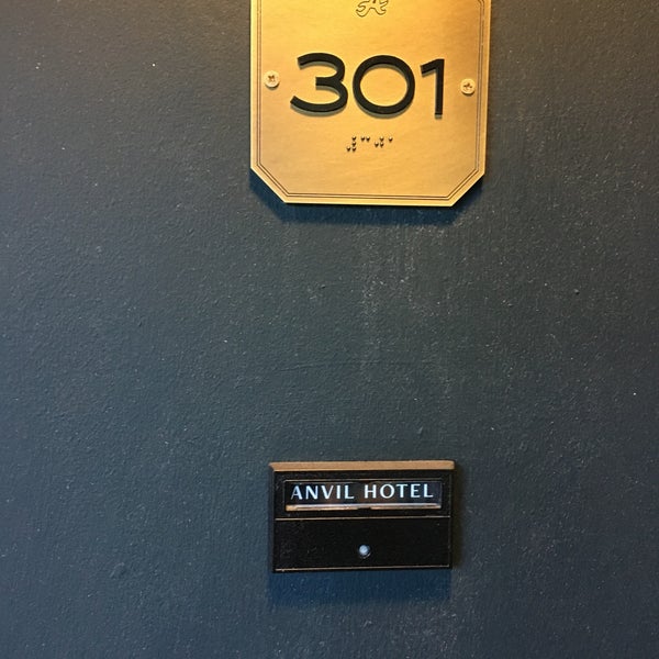6/11/2017 tarihinde Chris G.ziyaretçi tarafından Anvil Hotel'de çekilen fotoğraf