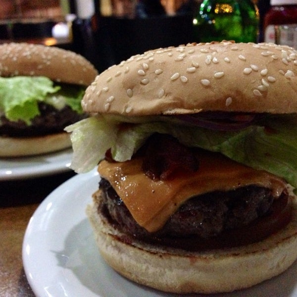 Foto scattata a Pit&#39;s Burger da Ney S. il 10/2/2014