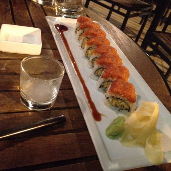 รูปภาพถ่ายที่ The One Sushi + โดย Lisa V. เมื่อ 5/25/2014