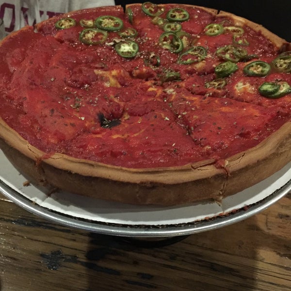 Foto tirada no(a) Patxi’s Pizza por Diana Z. em 12/23/2015