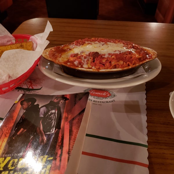 Foto diambil di Lomeli&#39;s Italian Restaurant oleh Hyacinth P. pada 3/15/2019