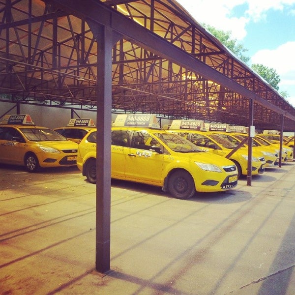 Расширение таксомоторного парка. 9408888 Желтое такси. Новое желтое такси. Желтое такси Москва. Таксомоторные парки Москвы.