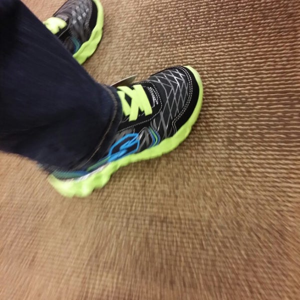 famous footwear easy spirit