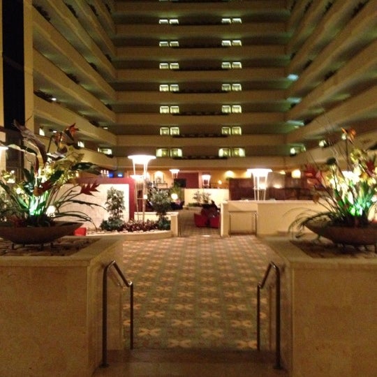 รูปภาพถ่ายที่ University Plaza Hotel And Convention Center Springfield โดย Ty B. เมื่อ 10/16/2012