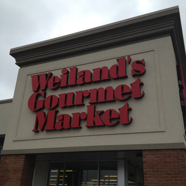 รูปภาพถ่ายที่ Weiland&#39;s Market โดย Ty B. เมื่อ 2/28/2013