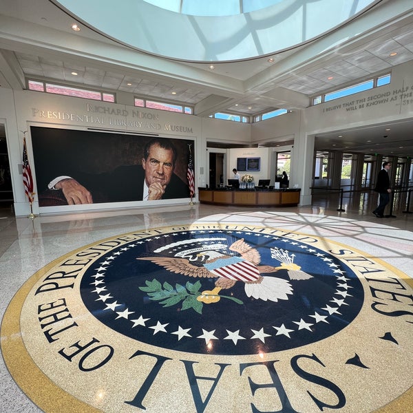 Foto diambil di Richard Nixon Presidential Library &amp; Museum oleh Ahmad🌵 pada 7/4/2022