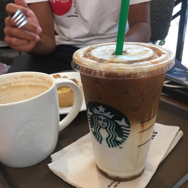 Photo prise au Starbucks par asim le8/28/2018