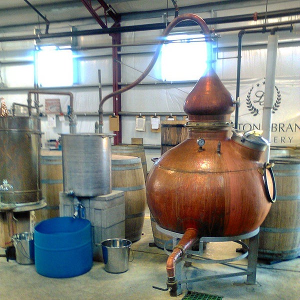 Снимок сделан в Limestone Branch Distillery пользователем Weird R. 3/2/2015