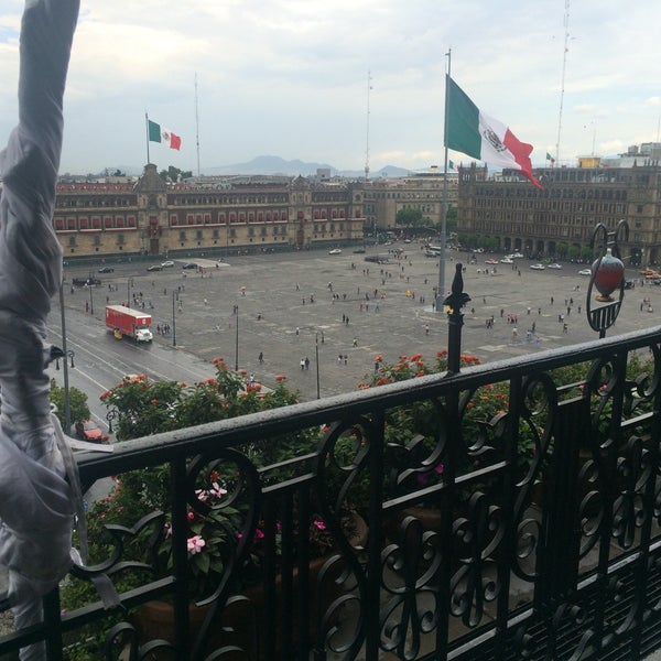 รูปภาพถ่ายที่ El Balcón del Zócalo โดย Patricia V. เมื่อ 6/19/2015