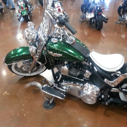 รูปภาพถ่ายที่ Red Rock Harley-Davidson โดย Jason F. เมื่อ 1/2/2013
