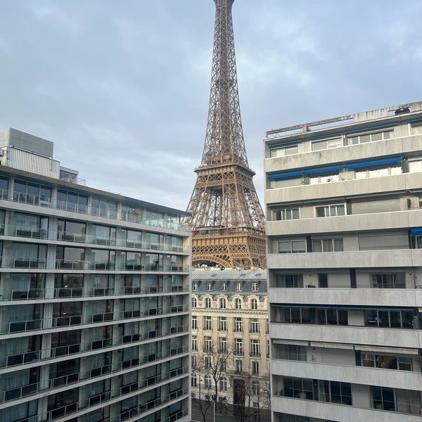 Foto diambil di Hôtel Pullman Paris Tour Eiffel oleh Priya Y. pada 12/6/2023