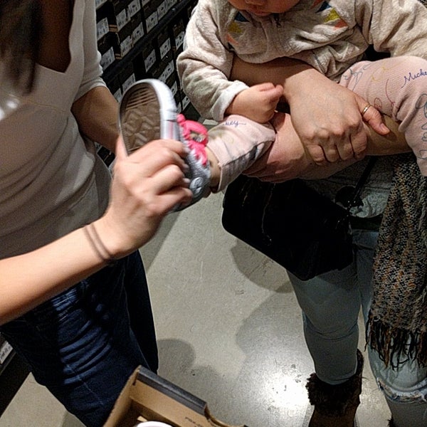 Converse outlet rosemont sale