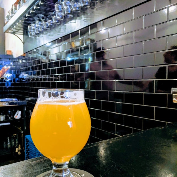 Снимок сделан в Beer Shop NYC пользователем Michael D. 6/10/2019