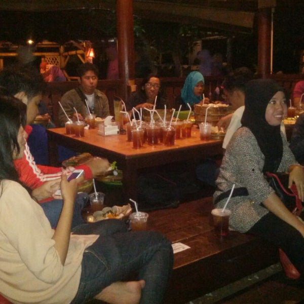 Photo taken at SAS Cafe &amp; Resto by Achmad H. on 7/17/2014