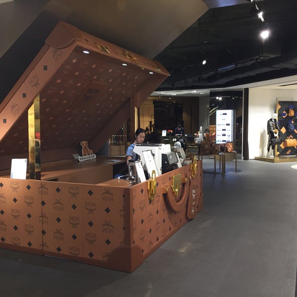 MCM Fashion Accessories Store in 中西区