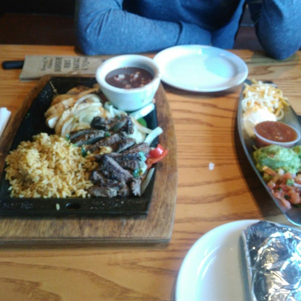 Photo taken at Chili&#39;s Grill &amp; Bar by Itzel M. on 2/12/2018