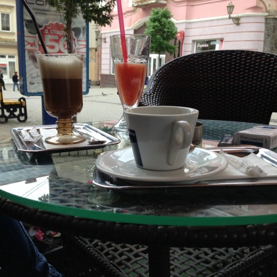 รูปภาพถ่ายที่ Old cafe Appetito โดย Evgeniya K. เมื่อ 5/4/2013
