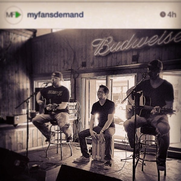 Foto diambil di WannaB&#39;s Karaoke Nashville oleh Jaron M. pada 7/25/2014