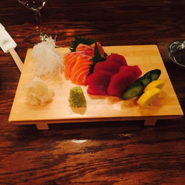 This is a perfect sashimi place with a good staff. Hot sake, salmon and tuna sashimi & tempura are my favorites!