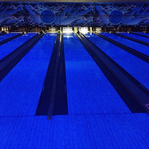 Bowl A Glow In The Dark Strike Cosmic Bowling On Long Island Longisland Com