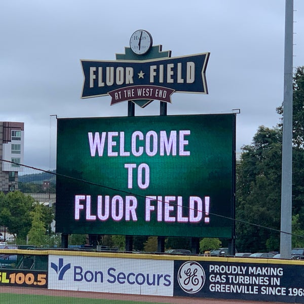 Foto tirada no(a) Fluor Field at the West End por Vito C. em 9/11/2022