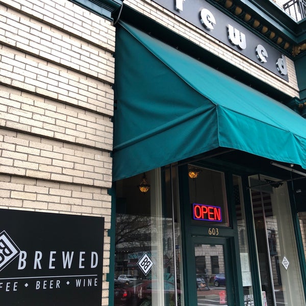 Foto tirada no(a) Brewed Cafe and Pub por Michael P. em 1/23/2019