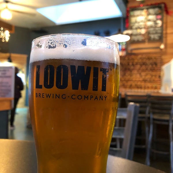 Foto tomada en Loowit Brewing Company  por Michael P. el 1/23/2019