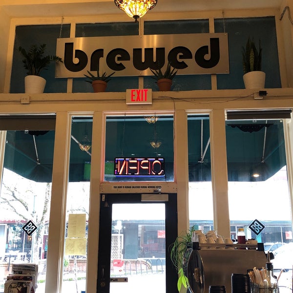 รูปภาพถ่ายที่ Brewed Cafe and Pub โดย Michael P. เมื่อ 1/17/2019