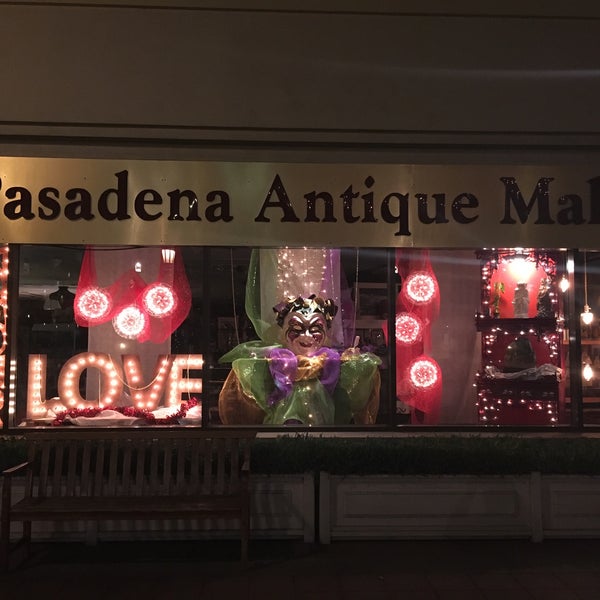 Снимок сделан в Pasadena Antique Mall пользователем Serge E. 2/11/2016