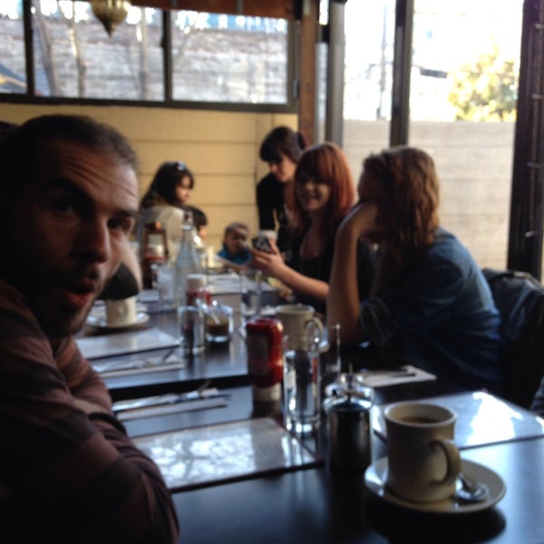 2/23/2014 tarihinde Jeff S.ziyaretçi tarafından Hill Cafe'de çekilen fotoğraf