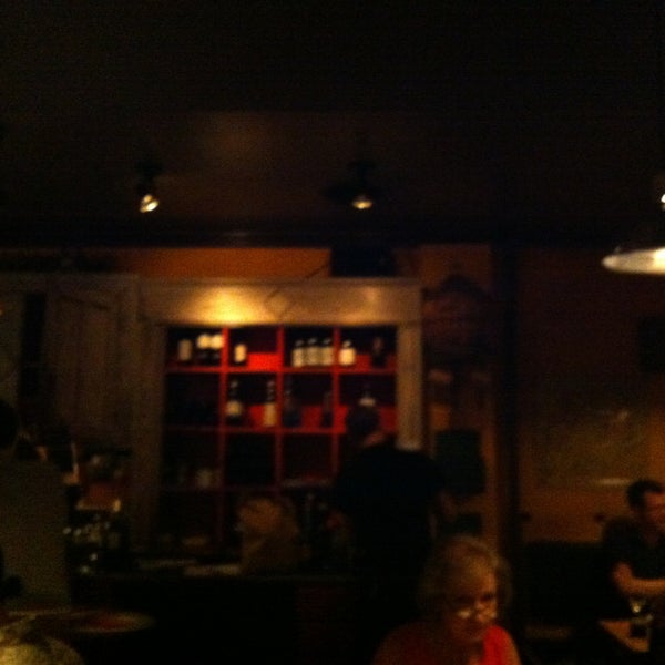 Foto tomada en Nonna&#39;s Pizzeria &amp; Wine Bar  por John R. el 8/3/2013