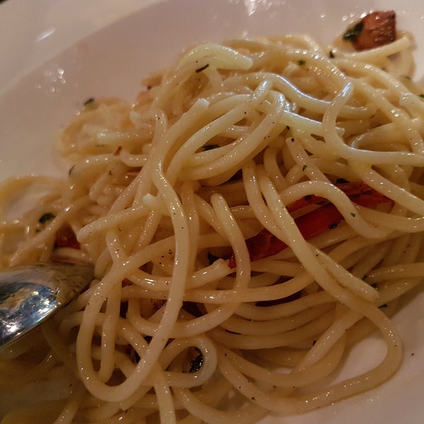 The Aglio E Olio Spaghetti is very tasty. The taste and smell is infused into the spaghetti.