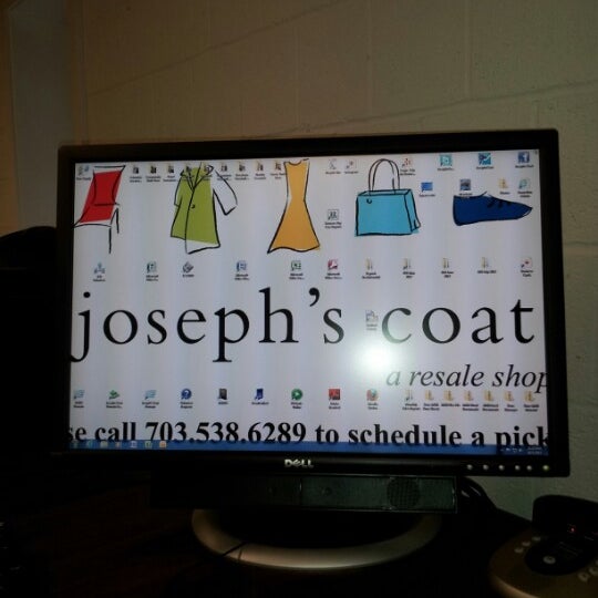 Foto tirada no(a) Joseph&#39;s Coat Resale Store por Matt W. em 10/1/2012