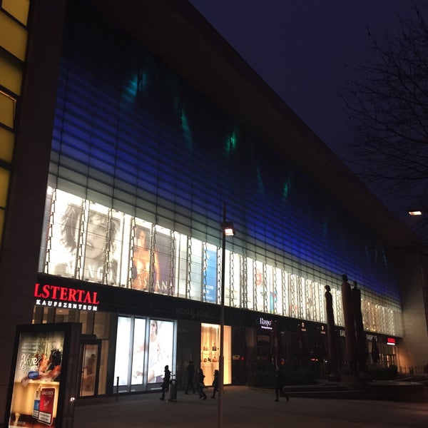 2/17/2015 tarihinde Stefan F.ziyaretçi tarafından Alstertal-Einkaufszentrum (AEZ)'de çekilen fotoğraf