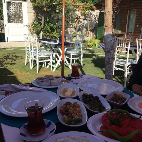 Photo taken at Alaçatı Kayezta Butik Otel by N N. on 9/4/2017