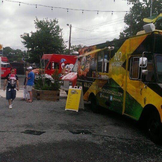 Foto tirada no(a) Atlanta Food Truck Park &amp; Market por onelovegrill M. em 6/29/2013